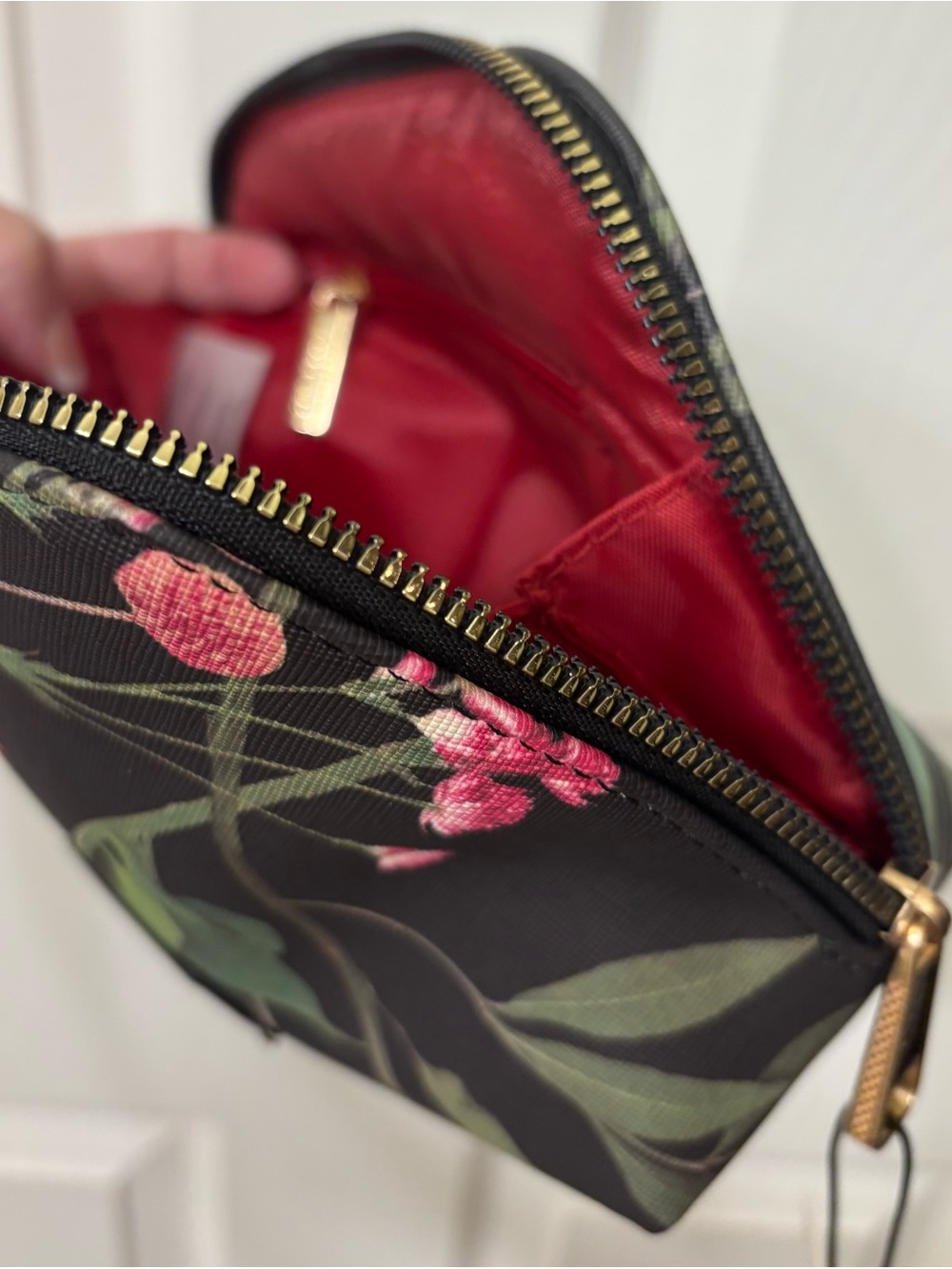 Ted Baker London cosmetic pouch in Scattered Bouquet pattern - NWT - Picture 4 of 6